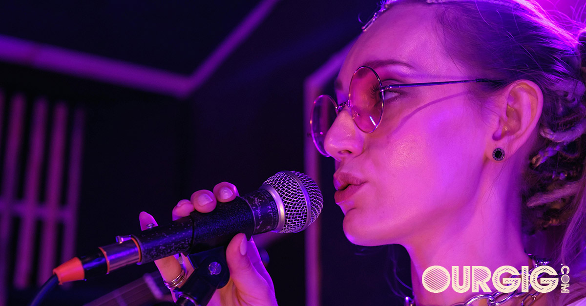 woman vocalist