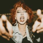 female guitarist